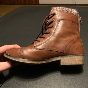 MUDD WOMENS BOOTS SIZE 6